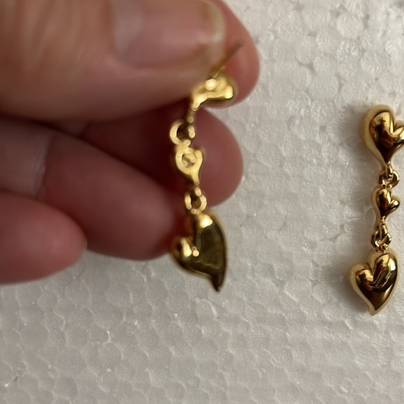 A RARE FIND…Vintage St John necklace w/ Matching Triple heart drop earrings. - Picture 6 of 8